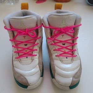 Jordan Kids Sneakers with Pink Laces  Preferable Look fort The Label Inside